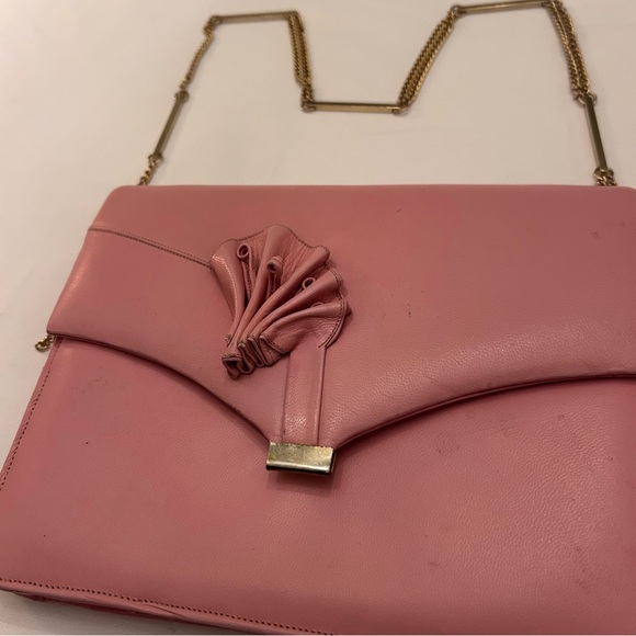 Vintage Pastel Pink Purse With Flower Gold Chain And Magnetic Clasp - Picture 2 of 7